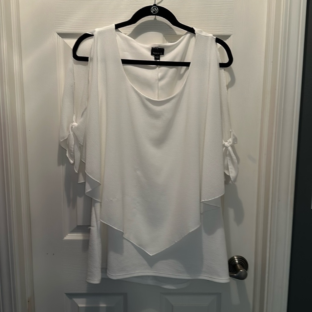 Torrid white size 1 (14-16) two layer shirt with peek a boo sleeves